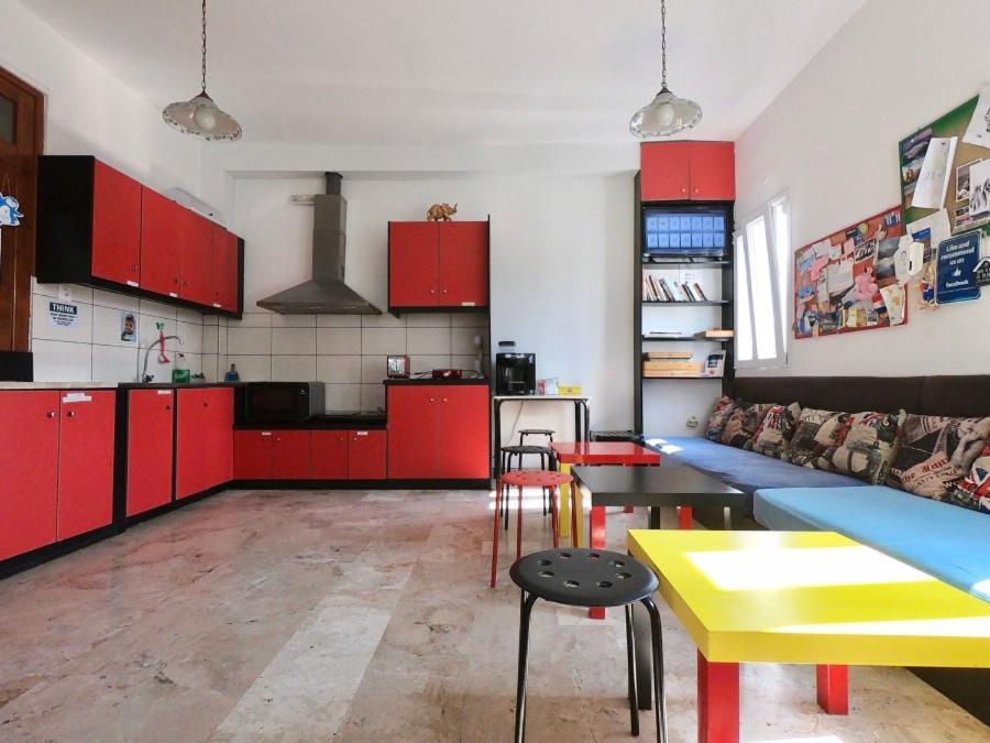 Fira Backpackers Place Экстерьер фото